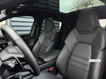 Porsche Cayenne E-Hybrid Coupe Black Edition