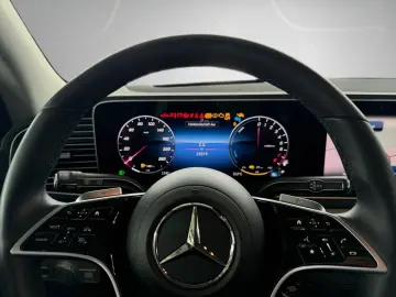 MERCEDES-BENZ GLE 400 e 4M Pano HUD Airmatic Distro AHK 360