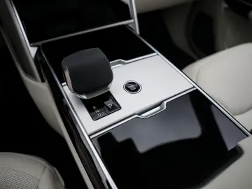 Land Rover Range Rover P550e PHEV Autobiography