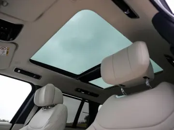 Land Rover Range Rover P550e PHEV Autobiography