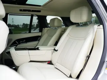 Land Rover Range Rover P550e PHEV Autobiography