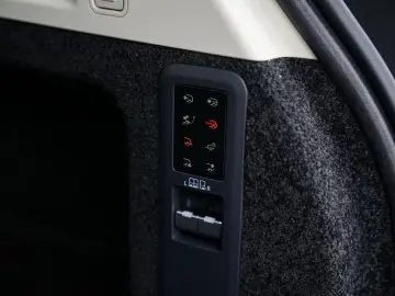 Land Rover Range Rover P550e PHEV Autobiography
