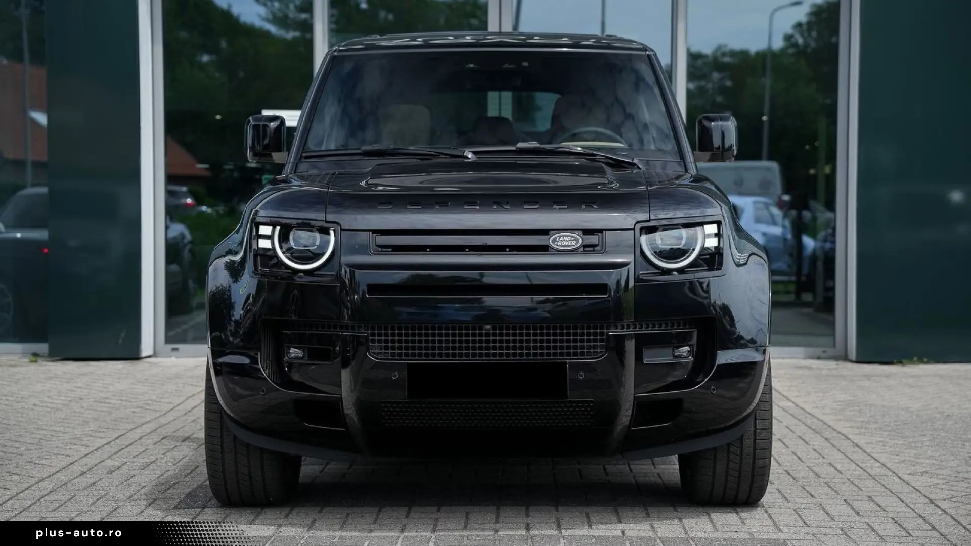 Land Rover Defender 110 P300e Dynamic - MY2026