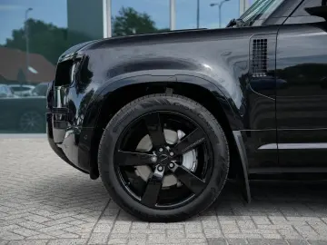 Land Rover Defender 110 P300e Dynamic - MY2026