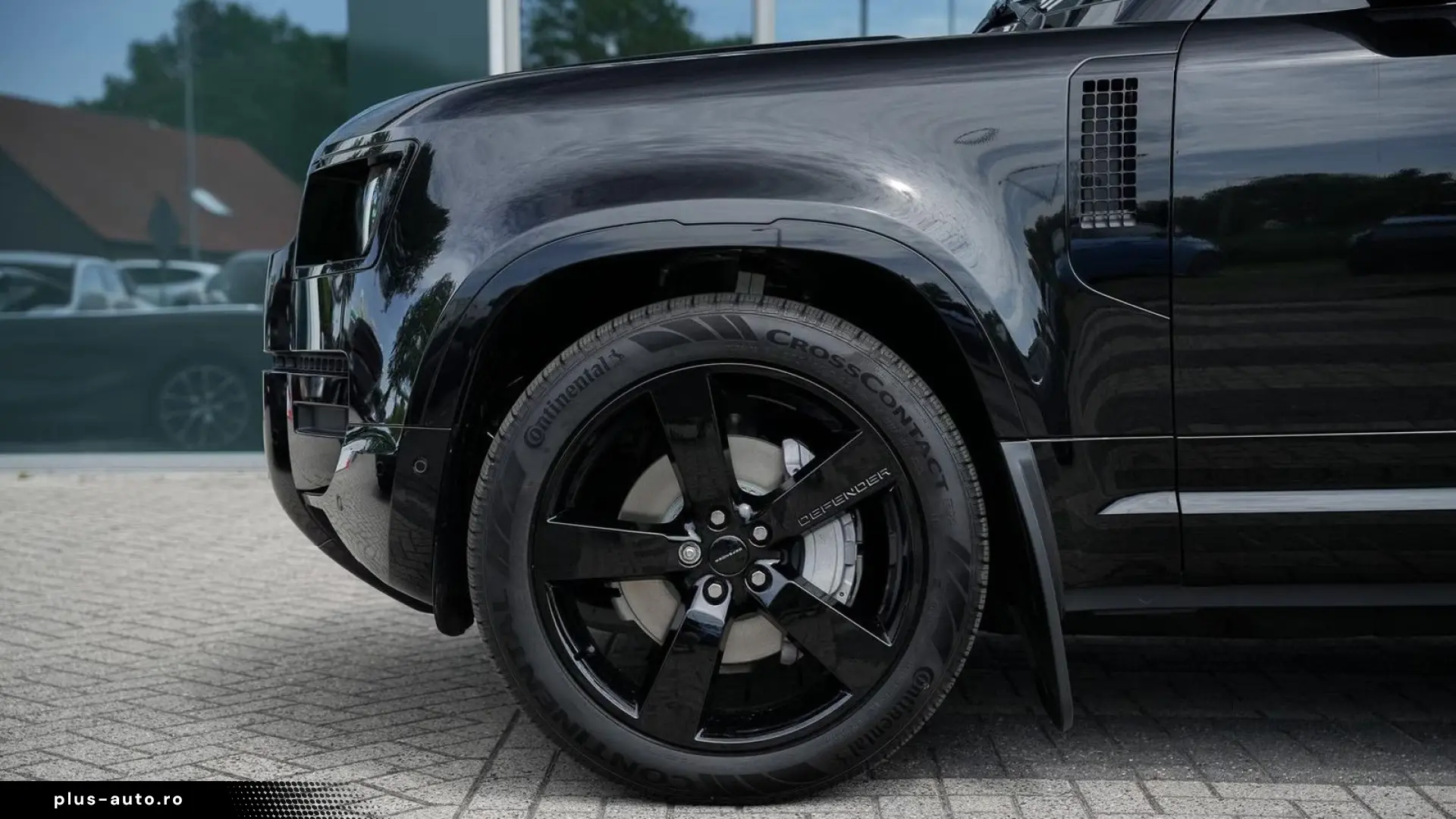 Land Rover Defender 110 P300e Dynamic - MY2026