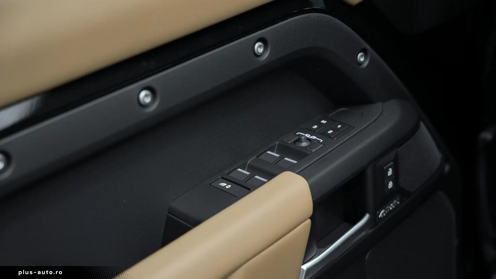 Land Rover Defender 110 P300e Dynamic - MY2026