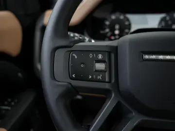 Land Rover Defender 110 P300e Dynamic - MY2026