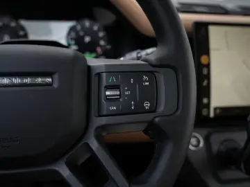 Land Rover Defender 110 P300e Dynamic - MY2026