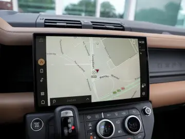 Land Rover Defender 110 P300e Dynamic - MY2026