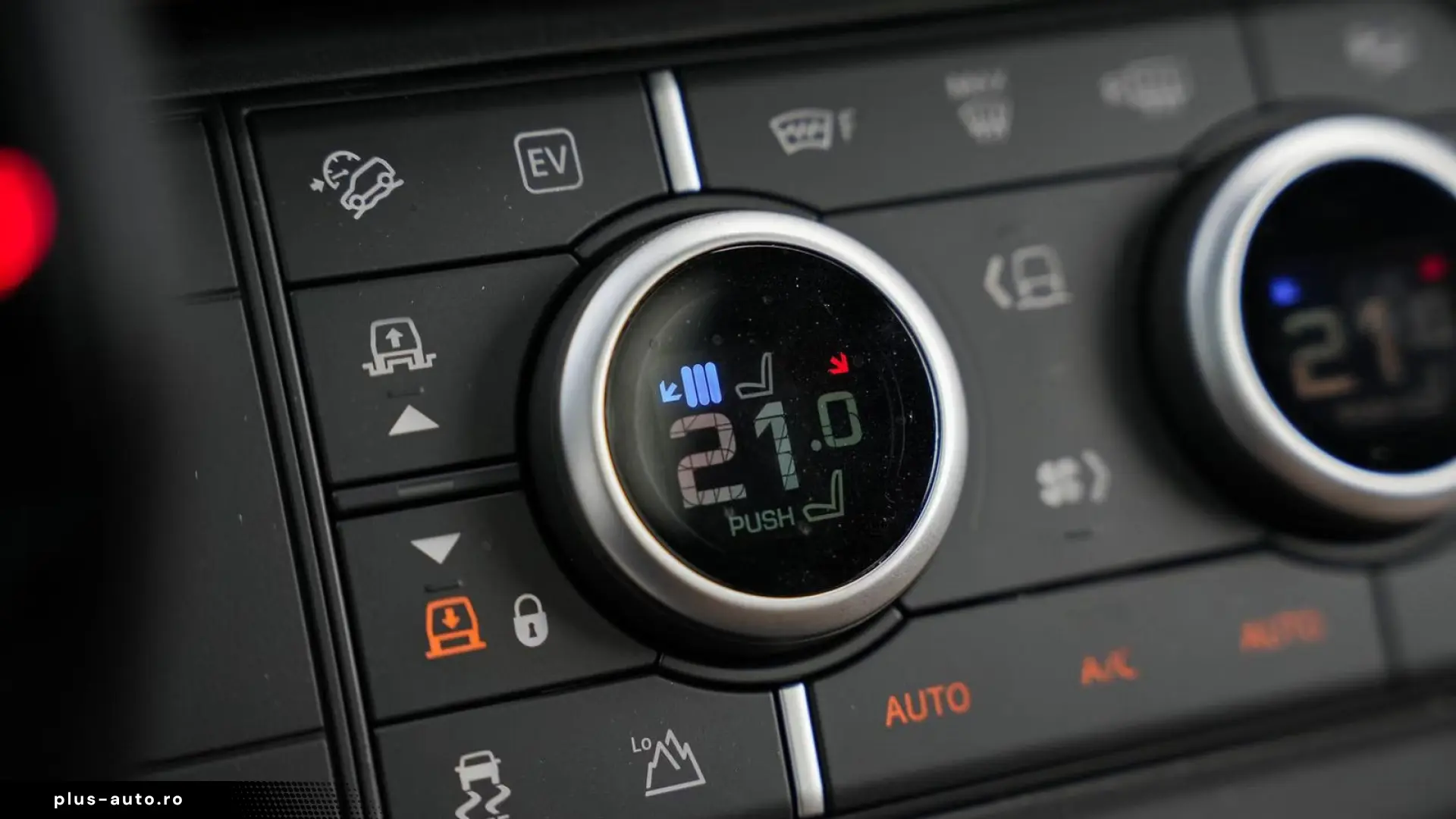 Land Rover Defender 110 P300e Dynamic - MY2026