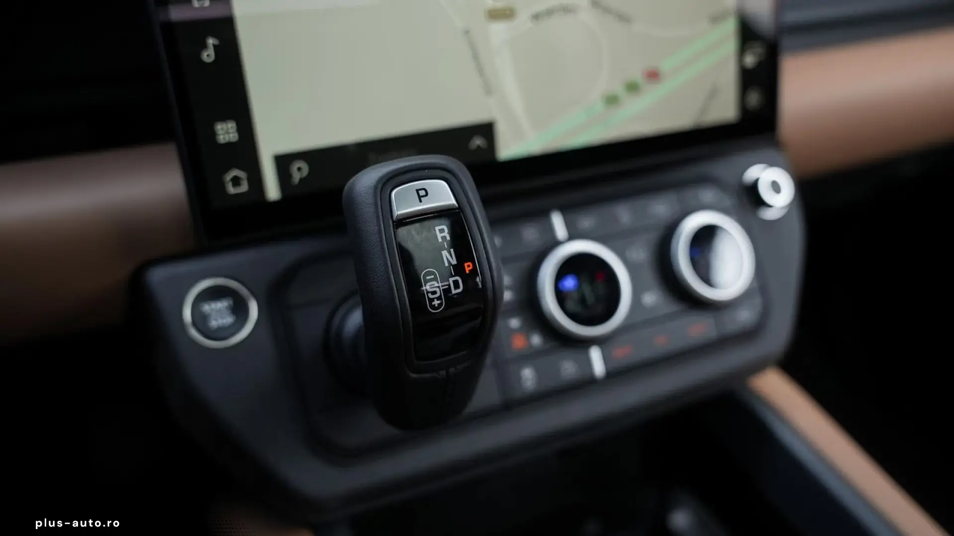 Land Rover Defender 110 P300e Dynamic - MY2026