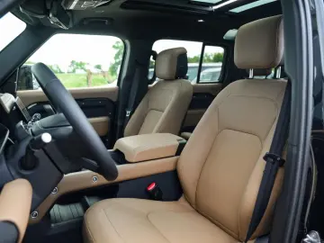 Land Rover Defender 110 P300e Dynamic - MY2026