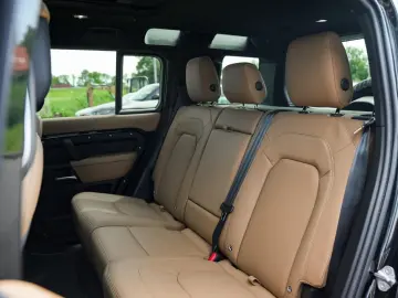 Land Rover Defender 110 P300e Dynamic - MY2026