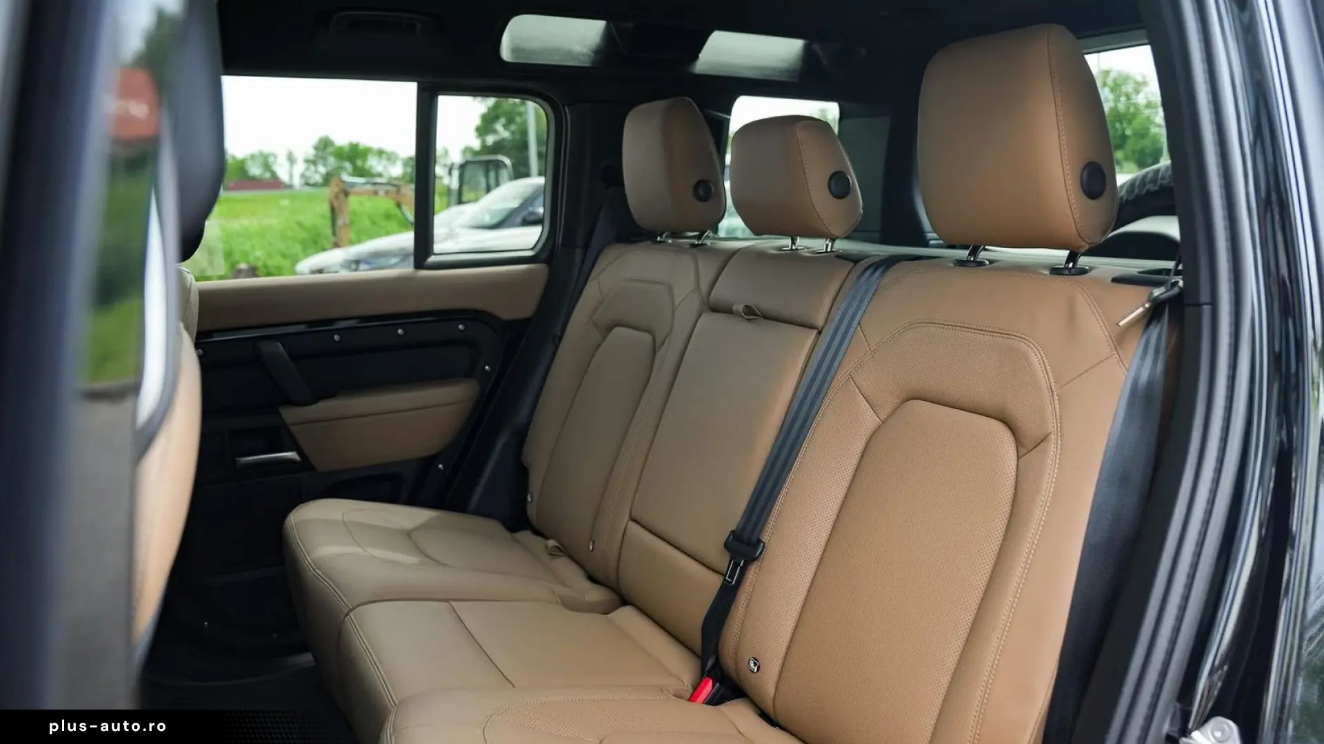 Land Rover Defender 110 P300e Dynamic - MY2026