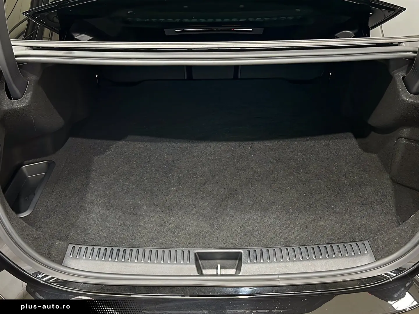MERCEDES-BENZ E 300 e 4M AMG NIGHT Memor Pano Burm M&hellip;