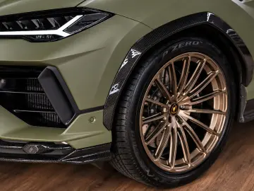 LAMBORGHINI Urus Performante  Carbon Akrapovic Alcantara B&O