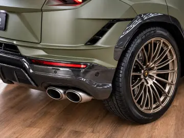 LAMBORGHINI Urus Performante  Carbon Akrapovic Alcantara B&O