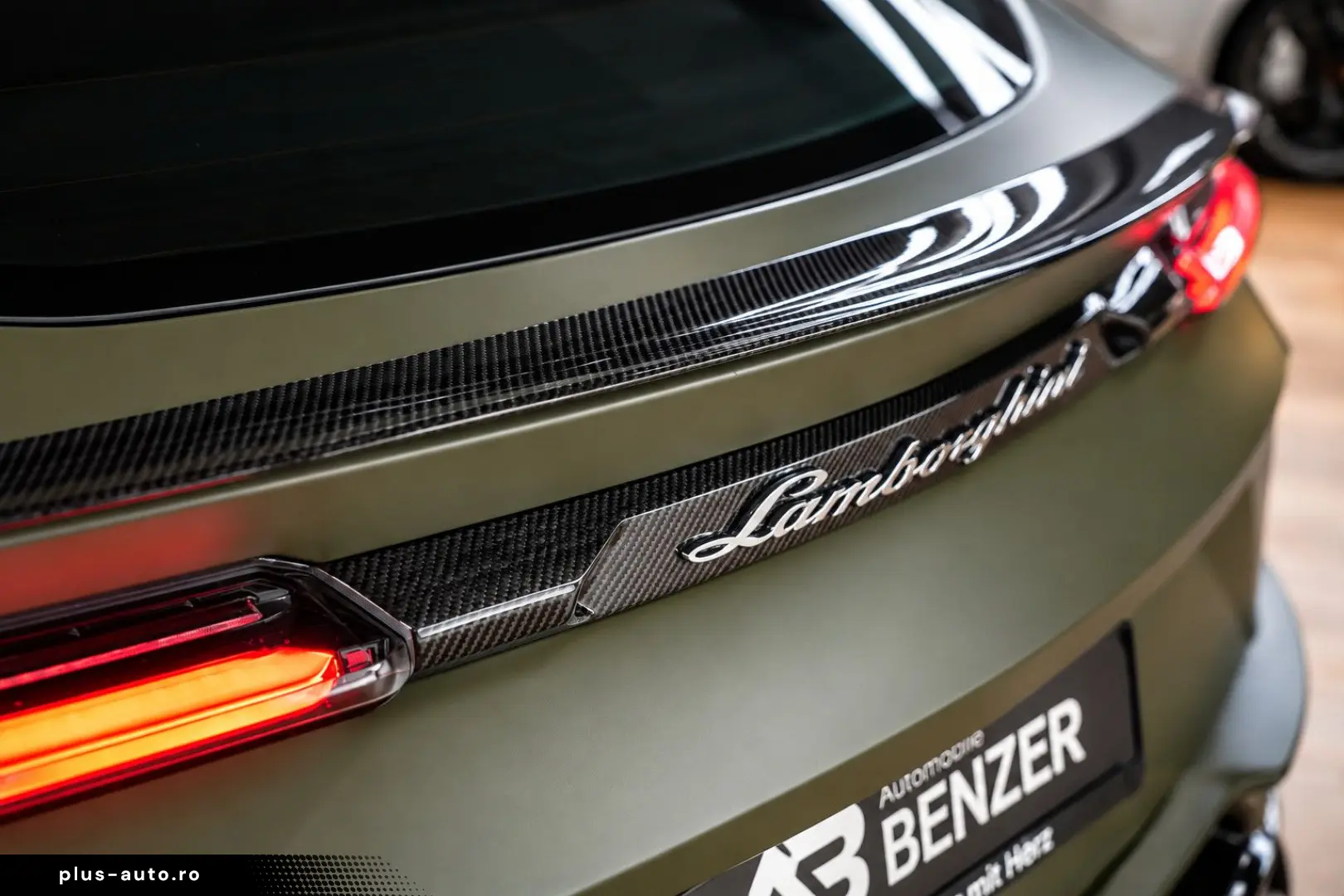 LAMBORGHINI Urus Performante  Carbon Akrapovic Alcantara B&O
