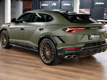 LAMBORGHINI Urus Performante  Carbon Akrapovic Alcantara B&O