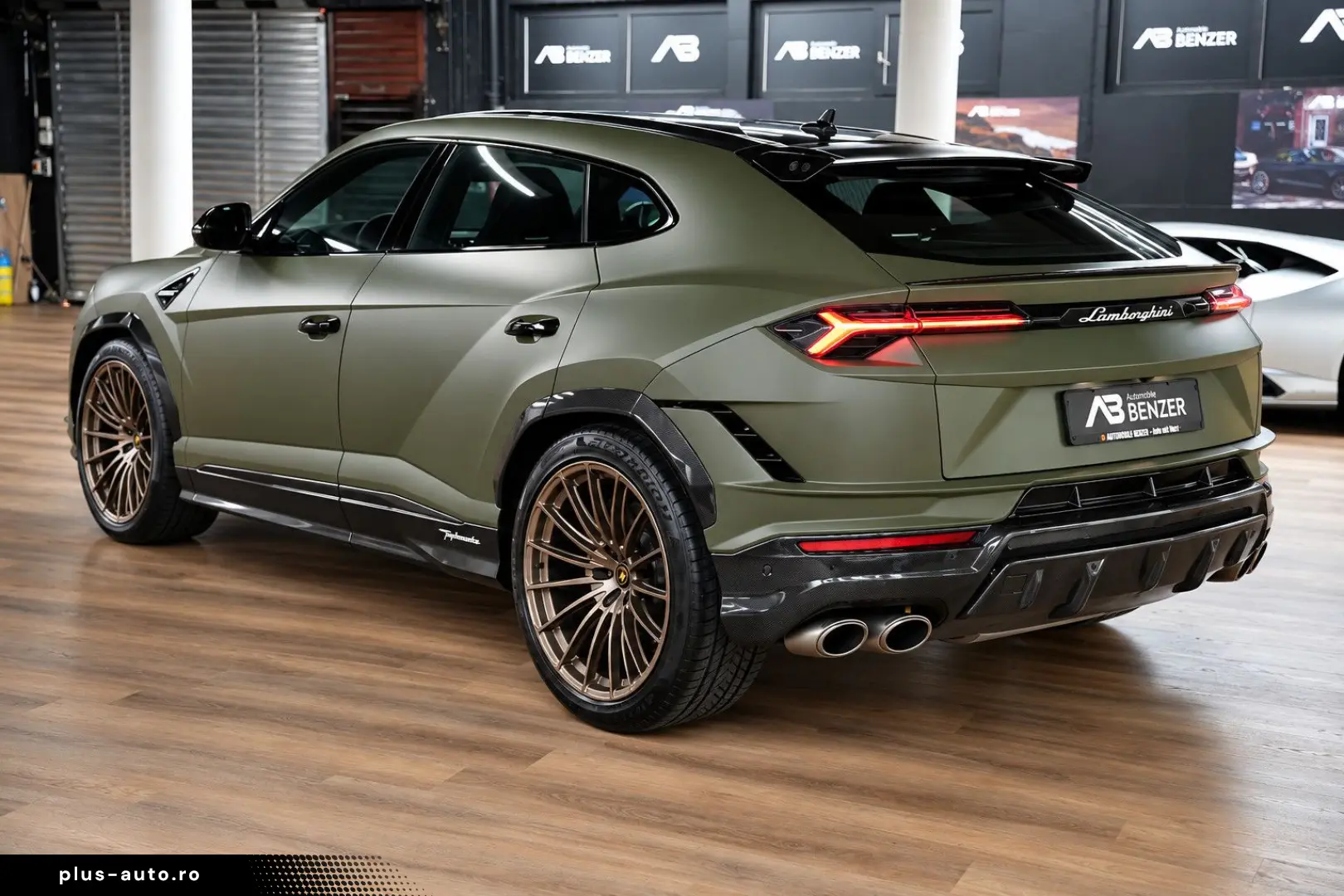 LAMBORGHINI Urus Performante  Carbon Akrapovic Alcantara B&O