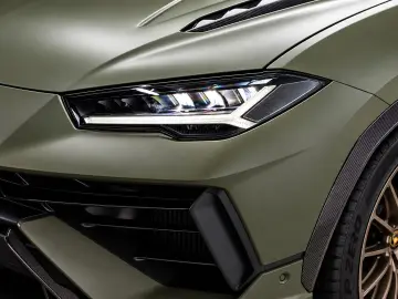 LAMBORGHINI Urus Performante  Carbon Akrapovic Alcantara B&O