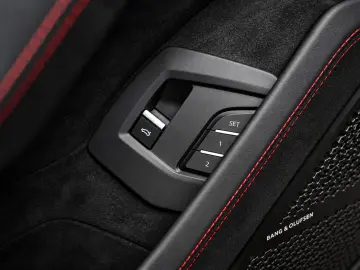 LAMBORGHINI Urus Performante  Carbon Akrapovic Alcantara B&O
