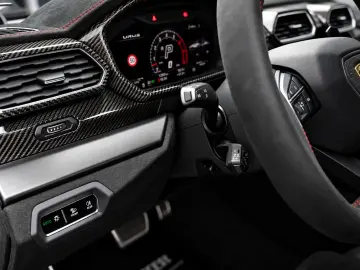 LAMBORGHINI Urus Performante  Carbon Akrapovic Alcantara B&O