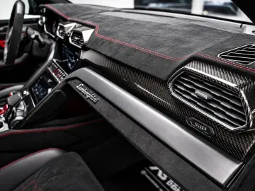 LAMBORGHINI Urus Performante  Carbon Akrapovic Alcantara B&O