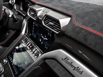 LAMBORGHINI Urus Performante  Carbon Akrapovic Alcantara B&O