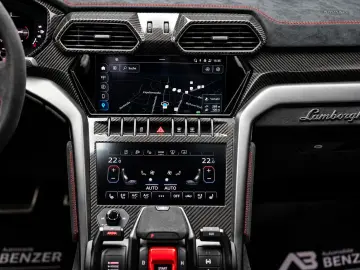 LAMBORGHINI Urus Performante  Carbon Akrapovic Alcantara B&O
