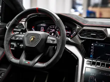 LAMBORGHINI Urus Performante  Carbon Akrapovic Alcantara B&O