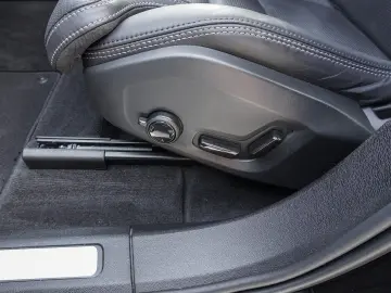 VOLVO XC60 T8 AWD Black Edition Ultra Plug-in Hybrid