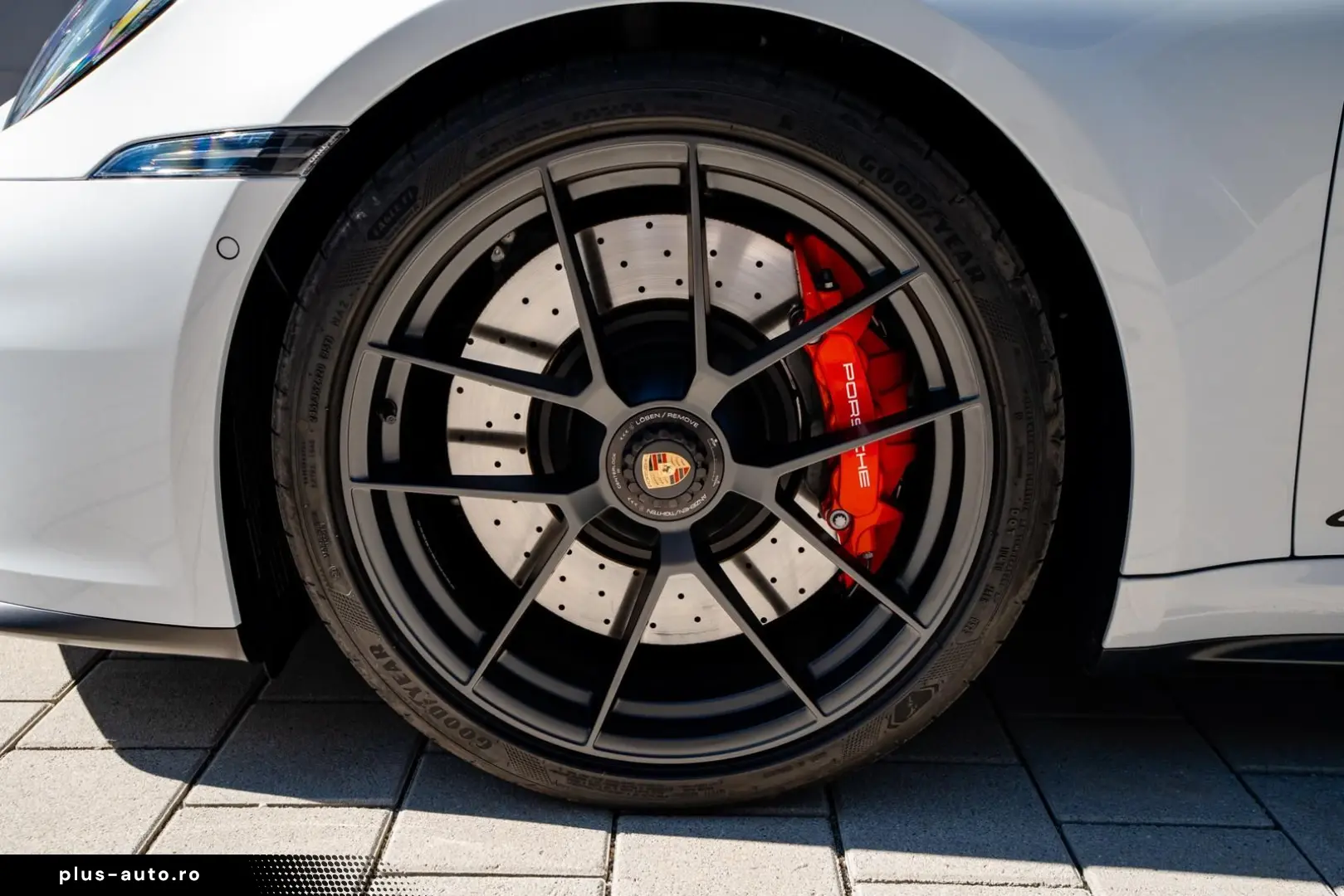 PORSCHE 992.2 Carrera 4 GTS   Carbon Ext   18-W   Lift