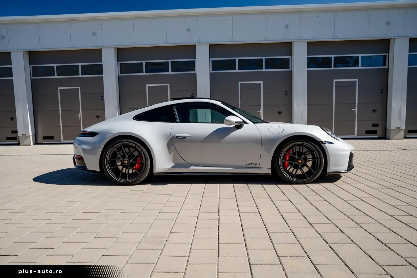 PORSCHE 992.2 Carrera 4 GTS   Carbon Ext   18-W   Lift
