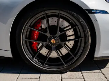 PORSCHE 992.2 Carrera 4 GTS   Carbon Ext   18-W   Lift