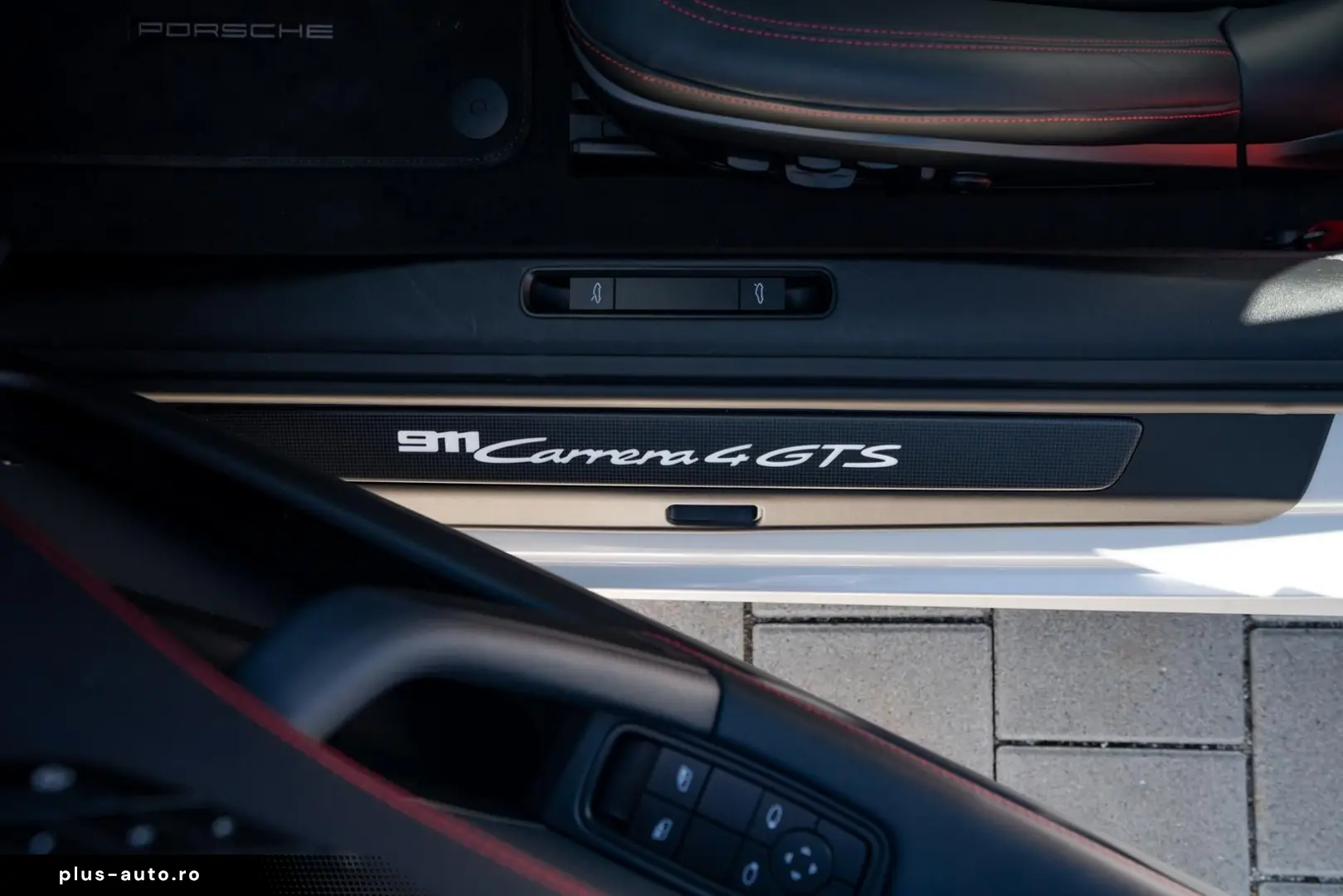 PORSCHE 992.2 Carrera 4 GTS   Carbon Ext   18-W   Lift