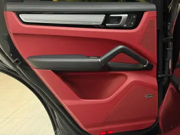 PORSCHE Cayenne Coupe E-Hybrid Platinum Edition HuD