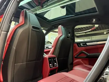 PORSCHE Cayenne Coupe E-Hybrid Platinum Edition HuD