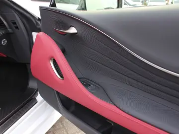 LEXUS LC 500 Convertible 5.0 V8 Bespoke Edition