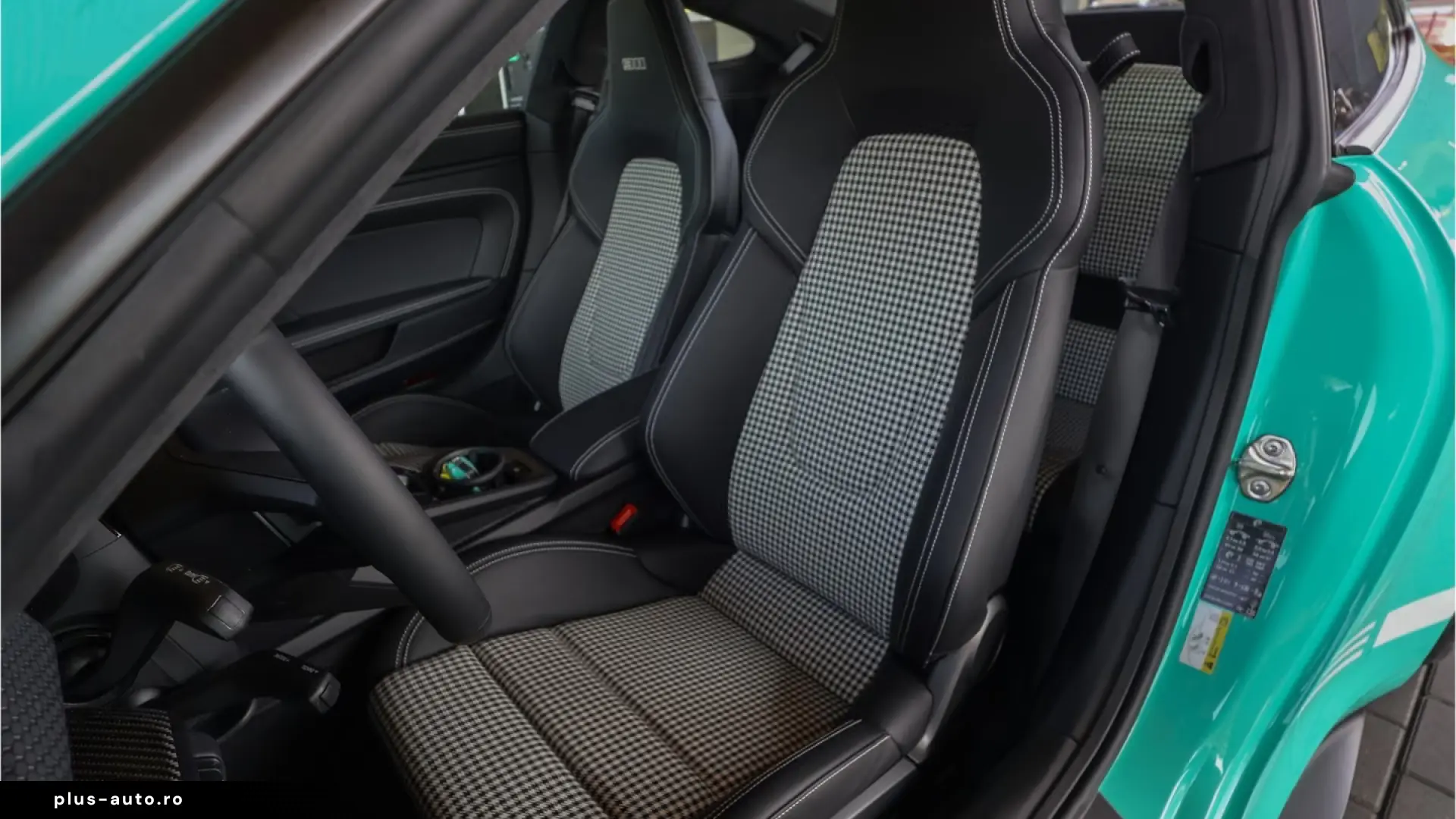 Porsche 992 911 GT3 Touring BOSE Special paint