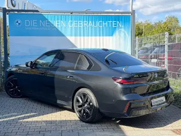 BMW i7 M70 xDrive Pano-Sky B&W TV Lounge Massage