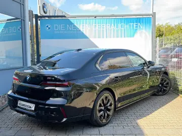 BMW i7 M70 xDrive Pano-Sky B&W TV Lounge Massage