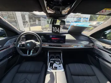 BMW i7 M70 xDrive Pano-Sky B&W TV Lounge Massage