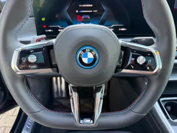 BMW i7 M70 xDrive Pano-Sky B&W TV Lounge Massage
