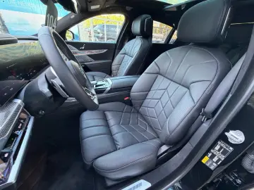 BMW i7 M70 xDrive Pano-Sky B&W TV Lounge Massage