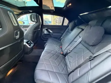 BMW i7 M70 xDrive Pano-Sky B&W TV Lounge Massage