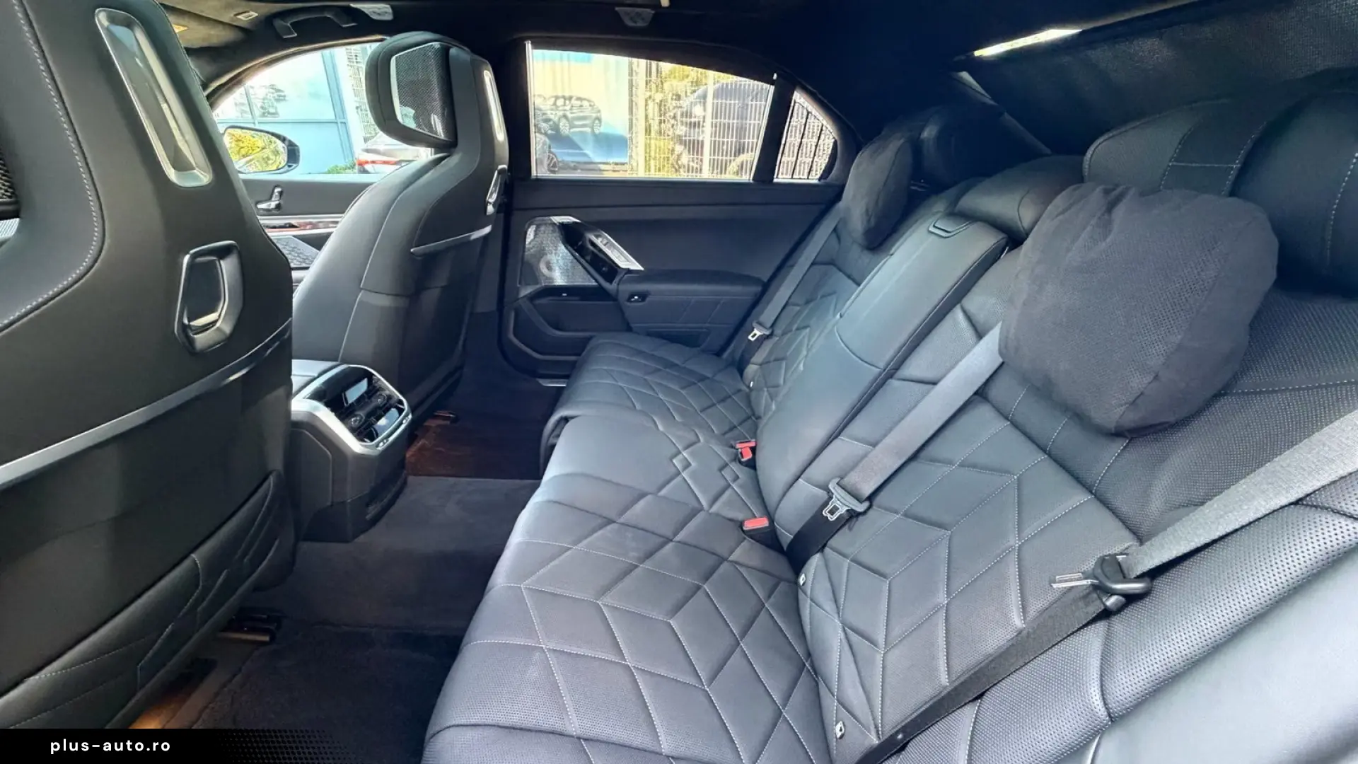 BMW i7 M70 xDrive Pano-Sky B&W TV Lounge Massage