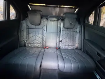BMW i7 M70 xDrive Pano-Sky B&W TV Lounge Massage