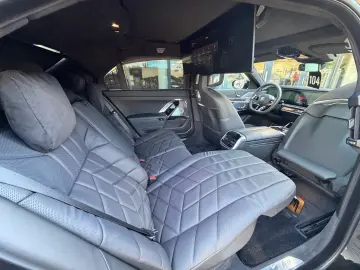 BMW i7 M70 xDrive Pano-Sky B&W TV Lounge Massage