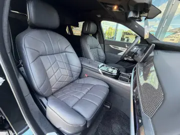 BMW i7 M70 xDrive Pano-Sky B&W TV Lounge Massage